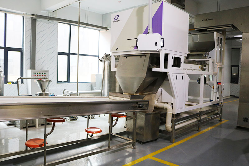 The workshop adopts advanced filling equipment and finely selects the finest and high-quality sesame seeds